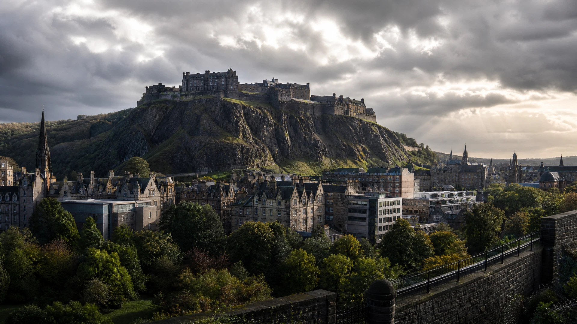 Edinburgh — Edinburgh Castle above Princes Street Gardens
